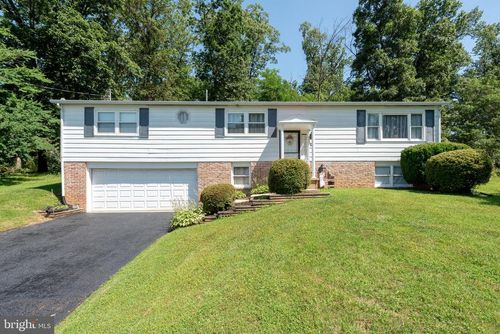 41 Oak Dr, Mount Wolf, PA, 17347-9747 | Card Image