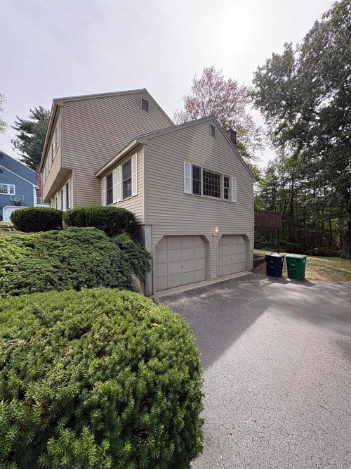 15 Topaz Drive, Nashua, NH, 03062 | Card Image