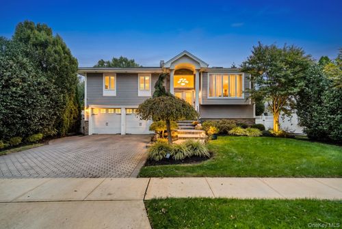 2817 Riverside Dr, Wantagh, NY, 11793-4635 | Card Image