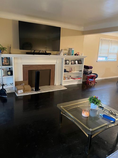 15758 Hubbell St, Detroit, MI, 48227-2949 | Card Image