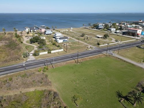 230 22nd St, San Leon, TX, 77539-2520 | Card Image