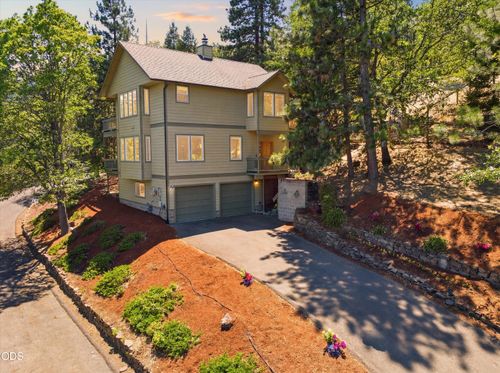 215 Piedmont Dr, Ashland, OR, 97520-2680 | Card Image