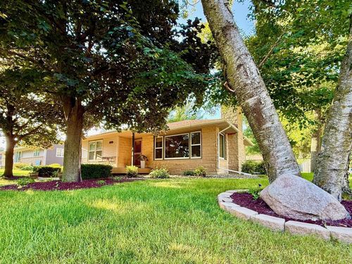 702 E Humphrey St, Lake Crystal, MN, 56055-2033 | Card Image