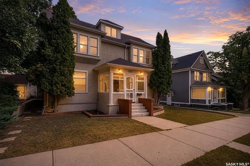 1077 Clifton Ave, Moose Jaw, SK, S6H3L3 | Card Image