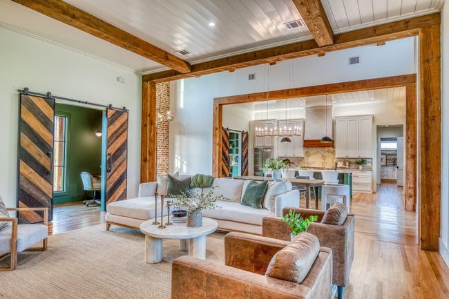 104 Hartfield Rd, Home with 4 bedrooms, 5 bathrooms and 3 parking in Round Top TX | Image 8