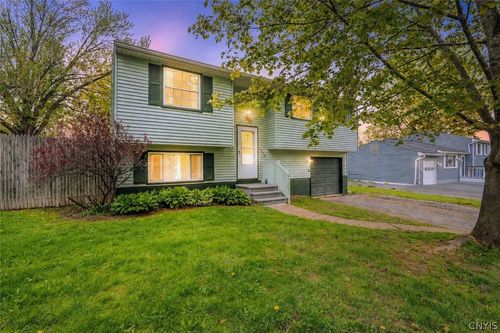 8298 Larkspur Dr, Baldwinsville, NY, 13027-6211 | Card Image