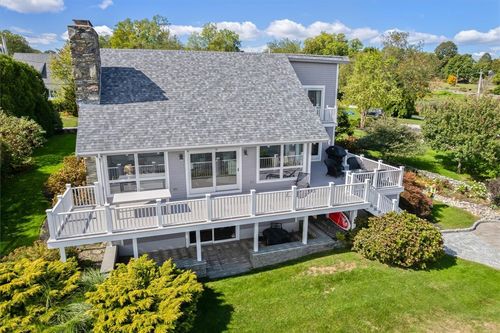 90 Macomber Ln, Portsmouth, RI, 02871-4115 | Card Image