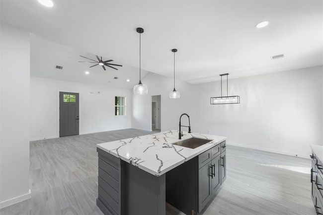 256 Davis Bend Rd, House other with 5 bedrooms, 3 bathrooms and 2 parking in Alvin TX | Image 12
