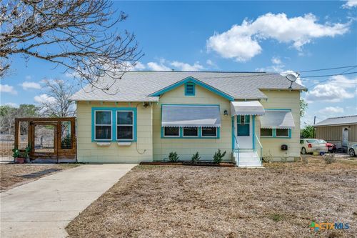 615 E Main Ave, Karnes City, TX, 78118-3324 | Card Image