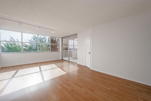 820e-1300 Ne Miami Gardens Dr, Miami, FL, 33179 | Card Image