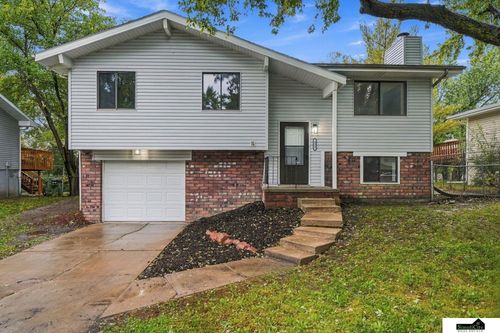 423 Bridger Road, Lincoln, NE, 68521 | Card Image