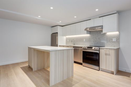 104-126 21st St E, North Vancouver, BC, V7L0J2 | Card Image