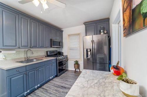 92 246th St, Floral Park, NY, 11001-3920 | Card Image