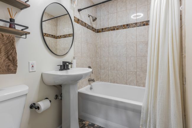 17877 W Gages Lake Rd, House other with 3 bedrooms, 1 bathrooms and 2 parking in Grayslake IL | Image 13