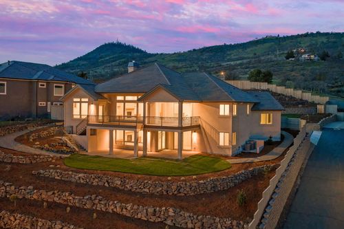 5626 Autumn Park Dr, Medford, OR, 97504-9184 | Card Image