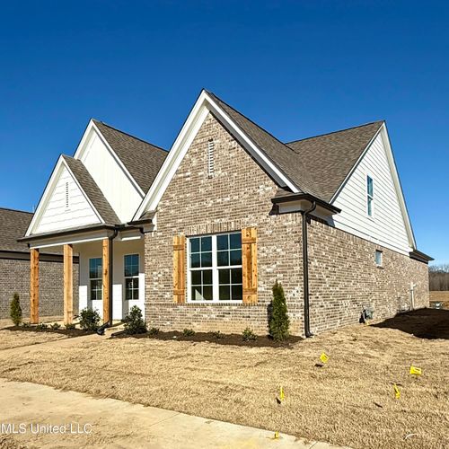 493 Sunflower St, Nesbit, MS, 38651-1080 | Card Image