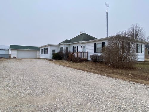82 N 23rd Rd, Peru, IL, 61354-9420 | Card Image