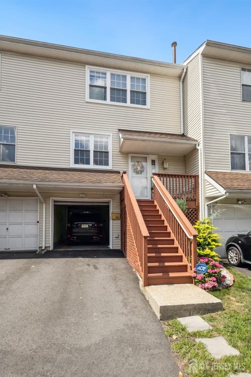 124 Lawrence St, New Brunswick, NJ, 08901-3161 | Card Image