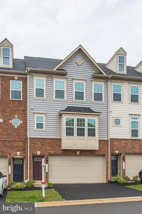 7067 Kona Dr, GAINESVILLE, VA, 20155-3325 | Card Image