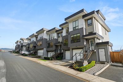 2 - 36130 Waterleaf Pl, Townhouse with 3 bedrooms, 2 bathrooms and 2 parking in Abbotsford BC | Image 1