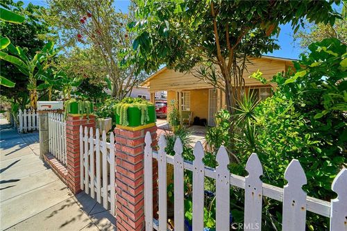 1845 Dawson Ave, Signal Hill, CA, 90755-5912 | Card Image