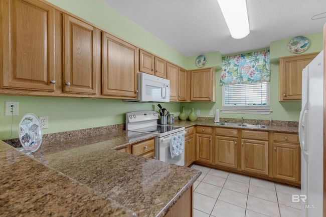 Kitchen | Image 10
