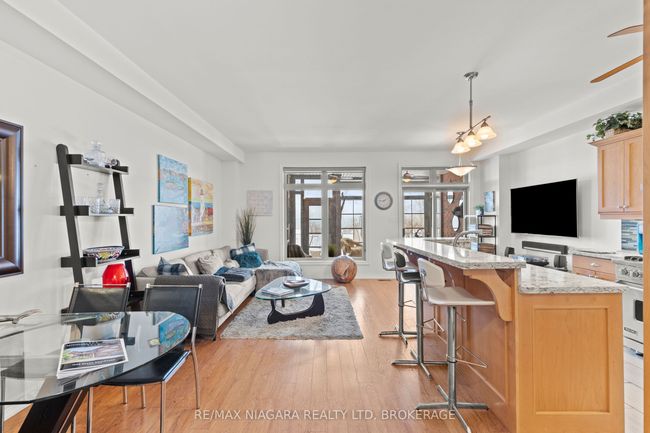 1069 Beach Blvd, House attached with 2 bedrooms, 4 bathrooms and 2 parking in Hamilton ON | Image 11