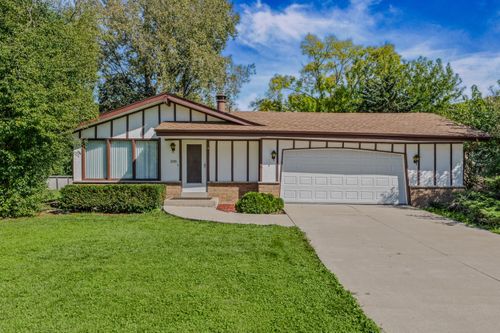 2330 S Brookside Pkwy, New Berlin, WI, 53151-2904 | Card Image