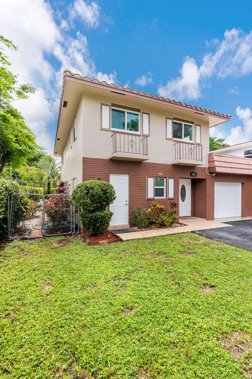 3981 Nw 81st Ter, Coral Springs, FL, 33065-2928 | Card Image