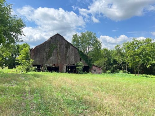 2716 Hartsville Pike, Castalian Springs, TN, 37031-4705 | Card Image