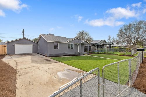 725 W Harold Ave, Visalia, CA, 93291-2968 | Card Image