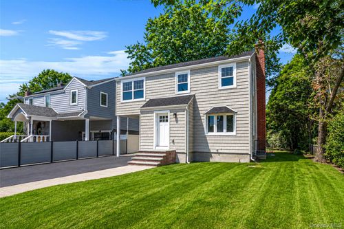 52 Norfeld Blvd, Elmont, NY, 11003-3617 | Card Image