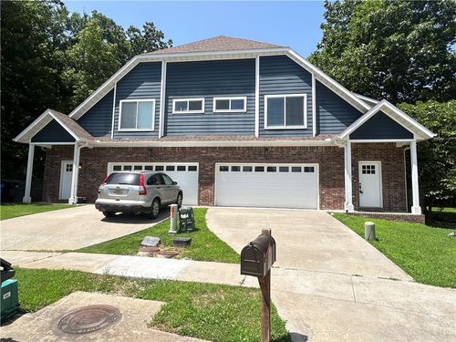 16 S Ray Ave, Fayetteville, AR, 72701-7960 | Card Image