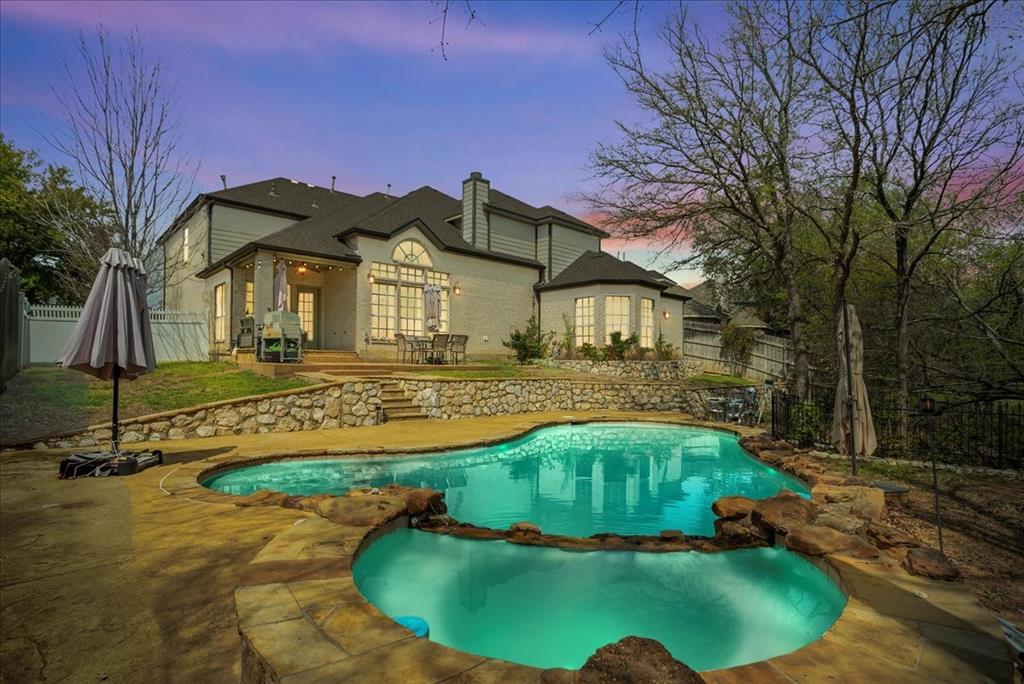 Vicksburg Dr, Arlington, TX 76017