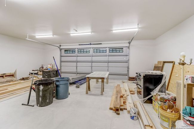 2 Car Garage | Image 32