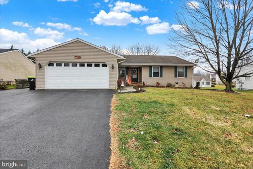 30 Village Drive, NEWMANSTOWN, PA, 17073 | Card Image