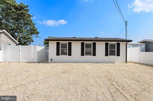 11 Charles Blvd, Manahawkin, NJ, 08050-4507 | Card Image