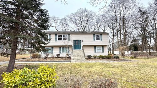 61 Gould Rd, Centereach, NY, 11720-2124 | Card Image