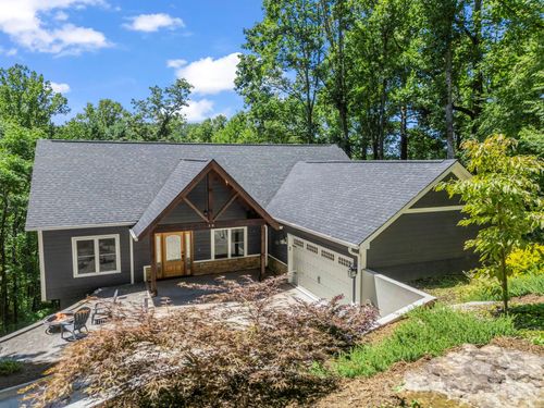38 Scenic View Dr, Hendersonville, NC, 28792-8227 | Card Image