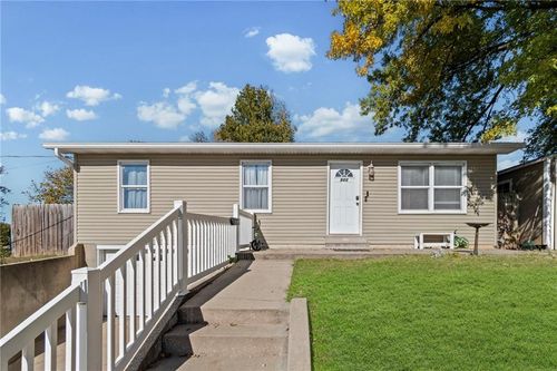 901 E Washington St, Carrollton, MO, 64633-2149 | Card Image