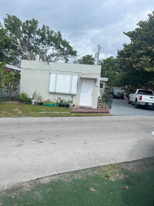 2381 Ne 137th St, North Miami Beach, FL, 33181-1841 | Card Image
