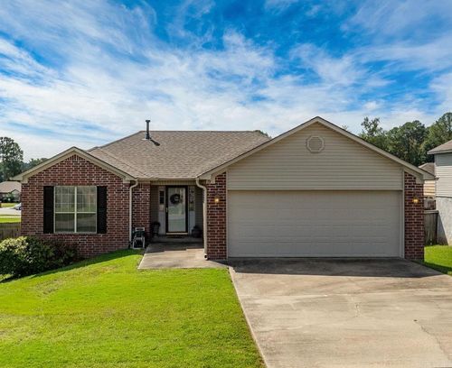 19 Britts Ln, Little Rock, AR, 72204-7665 | Card Image