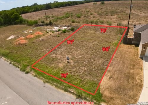 152 N N 1st St, Floresville, TX, 78114-1663 | Card Image