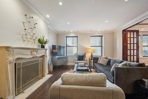 apt-1004-70 E Walton St, Chicago, IL, 60611-1857 | Card Image