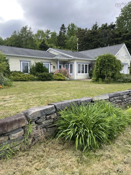 209 Main St, Guysborough, NS, B0H1N0 | Card Image