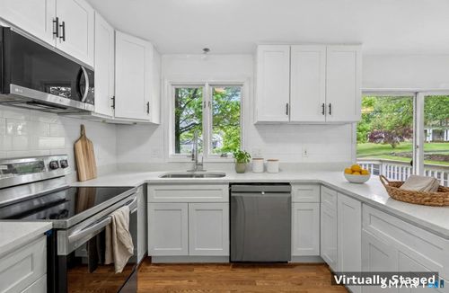 492 Long Hill Rd, Middletown, CT, 06457-4917 | Card Image