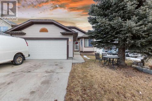 248 W Lakeview Pl, Chestermere, AB, T1X1K4 | Card Image