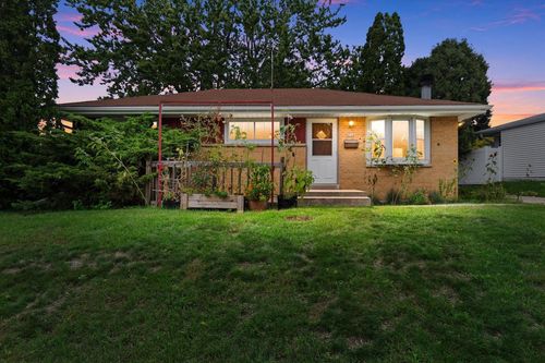 8244 W Acacia Street, Milwaukee, WI, 53223 | Card Image