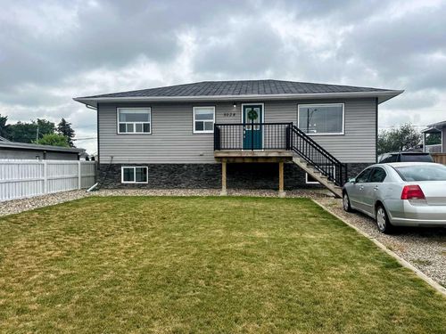 5028 42 Avenue, Taber, AB, T1G1A6 | Card Image