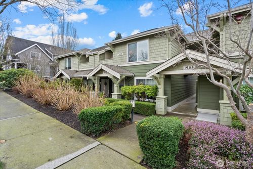 202-1905 24th Avenue Ne, Issaquah, WA, 98029 | Card Image